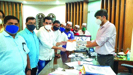 coronavirus: intense outrage about hospitals, demand for deposit from patients | coronavirus: रुग्णालयांविषयी तीव्र संताप, रुग्णांकडून अनामत रकमेची मागणी coronavirus: intense outrage about hospitals, demand for deposit from patients | coronavirus: रुग्णालयांविषयी तीव्र संताप, रुग्णांकडून अनामत रकमेची मागणी