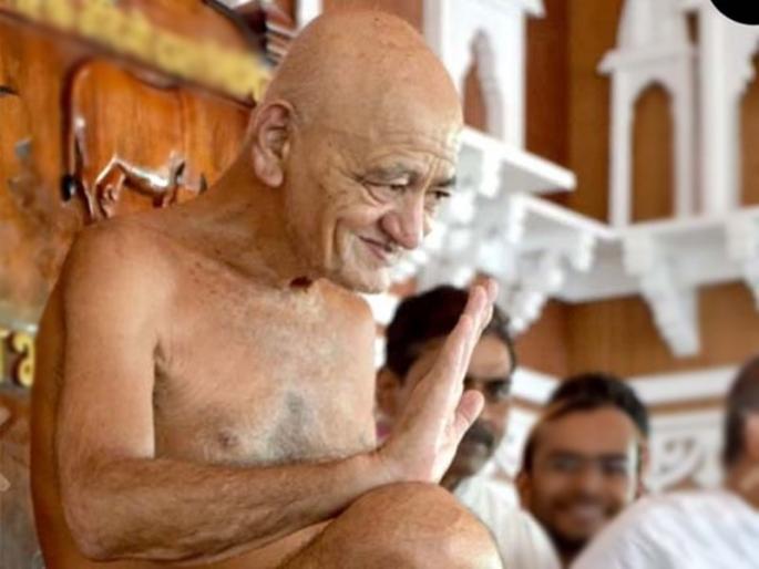 All the devotees including Acharya Vidyasagar Maharaj were healthy, 50 devotees who came for darshan were found infected. | आचार्य विद्यासागर महाराजांसह सर्व मुनिगण स्वस्थ, दर्शनासाठी आलेले ५० भाविक संक्रमित आढळल्याने उडाली होती खळबळ All the devotees including Acharya Vidyasagar Maharaj were healthy, 50 devotees who came for darshan were found infected. | आचार्य विद्यासागर महाराजांसह सर्व मुनिगण स्वस्थ, दर्शनासाठी आलेले ५० भाविक संक्रमित आढळल्याने उडाली होती खळबळ