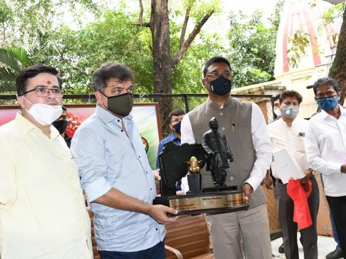 ncp Jitendra Awhad and shivsena Pratap Sarnaik together after 12 years in thane | ये दोस्ती हम नही छोडेंगे! 12 वर्षांनंतर जितेंद्र आव्हाड आणि प्रताप सरनाईक एकत्र ncp Jitendra Awhad and shivsena Pratap Sarnaik together after 12 years in thane | ये दोस्ती हम नही छोडेंगे! 12 वर्षांनंतर जितेंद्र आव्हाड आणि प्रताप सरनाईक एकत्र