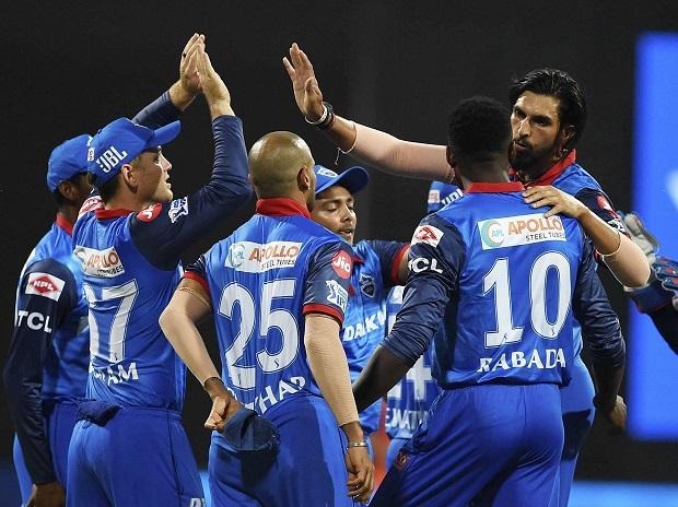 IPL 2020: Big blow to Delhi Capitals before match against Kings XI Punjab, Ishant Sharma injured | IPL 2020 : पंजाबविरुद्धच्या लढतीपूर्वी दिल्लीला मोठा धक्का, दिग्गज खेळाडू झाला दुखापतग्रस्त IPL 2020: Big blow to Delhi Capitals before match against Kings XI Punjab, Ishant Sharma injured | IPL 2020 : पंजाबविरुद्धच्या लढतीपूर्वी दिल्लीला मोठा धक्का, दिग्गज खेळाडू झाला दुखापतग्रस्त