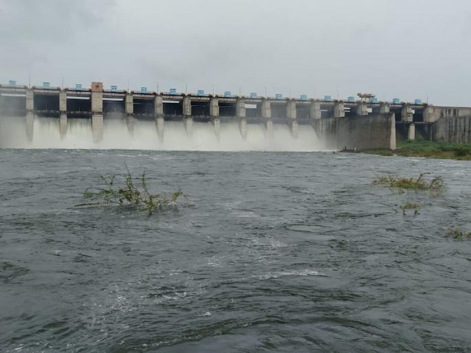 11 gates of Majalgaon dam opened by one meter | माजलगाव धरणाचे ११ दरवाजे एक मीटरने उघडले