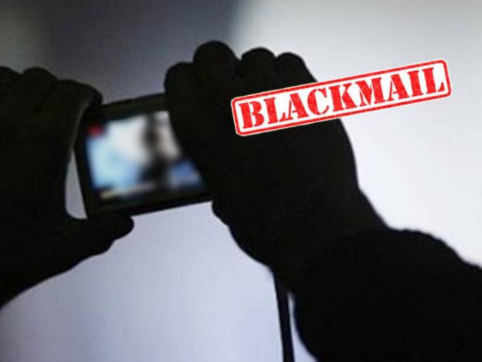 Pornographic videos are made by blackmailing young girls, forcing them to have sexual relations | अश्लील व्हिडीओ बनवून केले जाते युवतींना ब्लॅकमेल, जबरदस्तीने ठेवले जात शारीरिक संबंध Pornographic videos are made by blackmailing young girls, forcing them to have sexual relations | अश्लील व्हिडीओ बनवून केले जाते युवतींना ब्लॅकमेल, जबरदस्तीने ठेवले जात शारीरिक संबंध