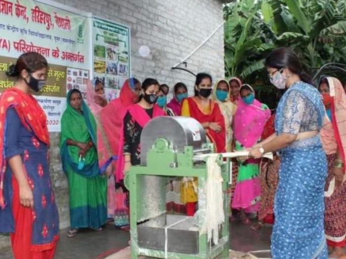 Fashion entrepreneur who helps women in bihar to make livelihood from banana fiber | अरे व्वा! केळ्याचा कचरा ठरला उत्पन्नाचं साधन; हजारो महिलांना 'असा' मिळाला रोजगार Fashion entrepreneur who helps women in bihar to make livelihood from banana fiber | अरे व्वा! केळ्याचा कचरा ठरला उत्पन्नाचं साधन; हजारो महिलांना 'असा' मिळाला रोजगार