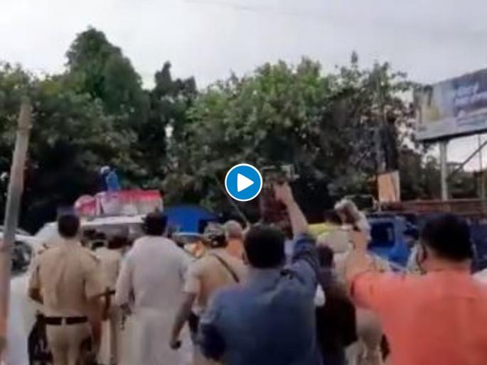 Bharat Bandh bjp leaders beaten jap party workers in Patna | भाजपा आणि जन अधिकार पक्षाचे कार्यकर्ते भिडले; जोरदार 'राडा' अन् तुफान हाणामारी, Video व्हायरल  Bharat Bandh bjp leaders beaten jap party workers in Patna | भाजपा आणि जन अधिकार पक्षाचे कार्यकर्ते भिडले; जोरदार 'राडा' अन् तुफान हाणामारी, Video व्हायरल