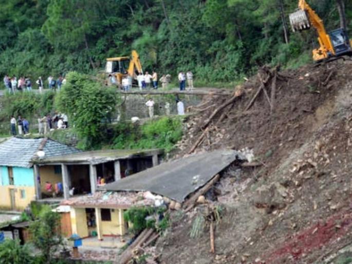 National level women cricketer Razia Ahmed death & 5 missing as landslide buries homes in Meghalaya | भूस्खलनामुळे डोंगर घरावर कोसळला, राष्ट्रीय स्तरावरील महिला क्रिकेटपटूचा मृत्यू