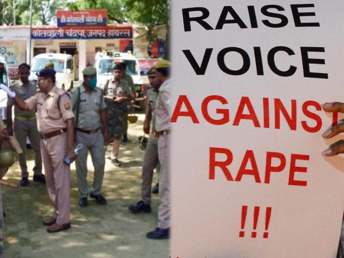Tears welled up in the eyes of the police, the victim tried to answer against the culprits white cut her tongue | Hathras Gangrape : पोलिसांच्या डोळ्यात तरळले अश्रू, जिभेचा तुकडा पडूनही पीडितेने नराधमांविरोधात जबाब देण्याचा केला प्रयत्न Tears welled up in the eyes of the police, the victim tried to answer against the culprits white cut her tongue | Hathras Gangrape : पोलिसांच्या डोळ्यात तरळले अश्रू, जिभेचा तुकडा पडूनही पीडितेने नराधमांविरोधात जबाब देण्याचा केला प्रयत्न
