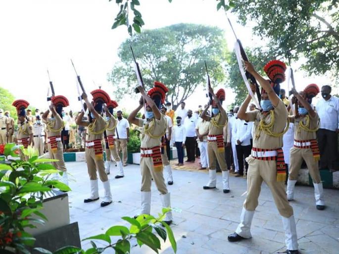Tribute to the victims of the Killari earthquake | किल्लारी भूकंपातील मृतात्म्यांना श्रद्धांजली Tribute to the victims of the Killari earthquake | किल्लारी भूकंपातील मृतात्म्यांना श्रद्धांजली