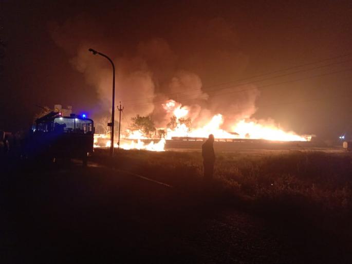 fire broke out again at Kurkumbh MIDC; Distillation Company Dust | कुरकुंभ एमआयडीसीत पुन्हा अग्नितांडव; डीस्टीलेशन कंपनी खाक