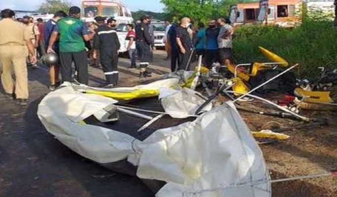 Kerala 2 Navy officers killed after glider crashes in Kochi | नौदलाच्या ग्लायडरला भीषण अपघात, दोन अधिकाऱ्यांचा मृत्यू Kerala 2 Navy officers killed after glider crashes in Kochi | नौदलाच्या ग्लायडरला भीषण अपघात, दोन अधिकाऱ्यांचा मृत्यू