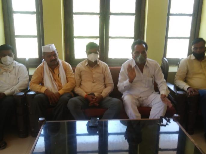 Opposition to the merger of Khultabad Bazar Samiti | खुलताबाद बाजार समितीच्या विलिनीकरणास विरोध Opposition to the merger of Khultabad Bazar Samiti | खुलताबाद बाजार समितीच्या विलिनीकरणास विरोध