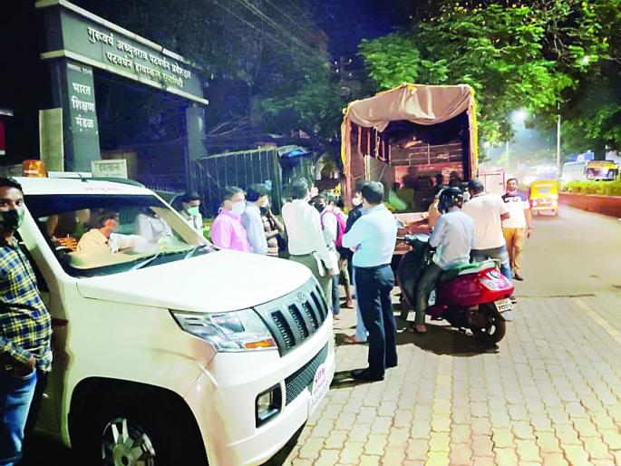 Suspicious drug stocks seized in Ratnagiri | रत्नागिरीत संशयास्पद औषध साठा जप्त Suspicious drug stocks seized in Ratnagiri | रत्नागिरीत संशयास्पद औषध साठा जप्त