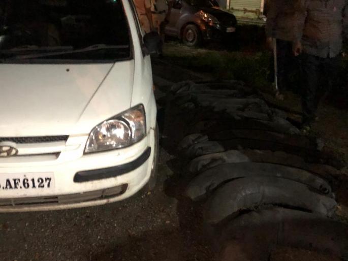 Shocking! Fatal attack on excise officials prosecuting illegal transportation of liquor | धक्कादायक! देशी दारूच्या अवैध वाहतुकीवर कारवाई करणाऱ्या अधिकाऱ्यांवर जीवघेणा हल्ला Shocking! Fatal attack on excise officials prosecuting illegal transportation of liquor | धक्कादायक! देशी दारूच्या अवैध वाहतुकीवर कारवाई करणाऱ्या अधिकाऱ्यांवर जीवघेणा हल्ला