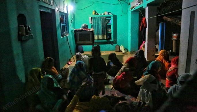 Hathras Gangrape: A new twist on the Hathras case? The victim's brother and the accused had 104 phone conversations | Hathras Gangrape : हाथरस प्रकरणाला नवं वळण? पीडितेचा भाऊ आणि आरोपीमध्ये फोनवर १०४ वेळा झालं होतं संभाषण Hathras Gangrape: A new twist on the Hathras case? The victim's brother and the accused had 104 phone conversations | Hathras Gangrape : हाथरस प्रकरणाला नवं वळण? पीडितेचा भाऊ आणि आरोपीमध्ये फोनवर १०४ वेळा झालं होतं संभाषण