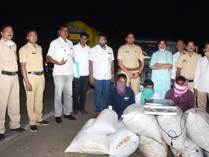 In Latur district, 18 lakh cannabis was seized near Hunderguli village | लातूर जिल्ह्यात हाळी हंडरगुळी गावानजीक पकडला 18 लाखांचा गांजा In Latur district, 18 lakh cannabis was seized near Hunderguli village | लातूर जिल्ह्यात हाळी हंडरगुळी गावानजीक पकडला 18 लाखांचा गांजा