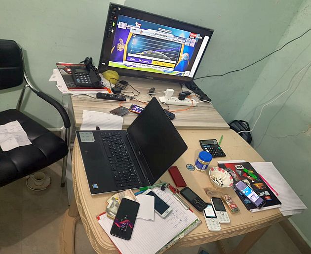 IPL betting exposed! Yavatmal cricket bookie's base in Amravati demolished | IPL सट्टेबाजीचा पर्दाफाश! यवतमाळच्या क्रिकेट बुकींचा अमरावतीतील अड्डा उद्ध्वस्त  IPL betting exposed! Yavatmal cricket bookie's base in Amravati demolished | IPL सट्टेबाजीचा पर्दाफाश! यवतमाळच्या क्रिकेट बुकींचा अमरावतीतील अड्डा उद्ध्वस्त