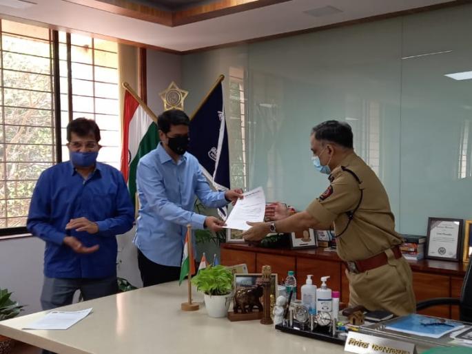 Karamuse assault case: Home Minister tries to save Jitendra Awhad, Kirit Somaiya alleges | करमुसे मारहाण प्रकरण: गृहमंत्र्यांकडून जितेंद्र आव्हाड यांना वाचविण्याचा प्रयत्न, किरीट सोमय्यांनी केला आरोप  Karamuse assault case: Home Minister tries to save Jitendra Awhad, Kirit Somaiya alleges | करमुसे मारहाण प्रकरण: गृहमंत्र्यांकडून जितेंद्र आव्हाड यांना वाचविण्याचा प्रयत्न, किरीट सोमय्यांनी केला आरोप