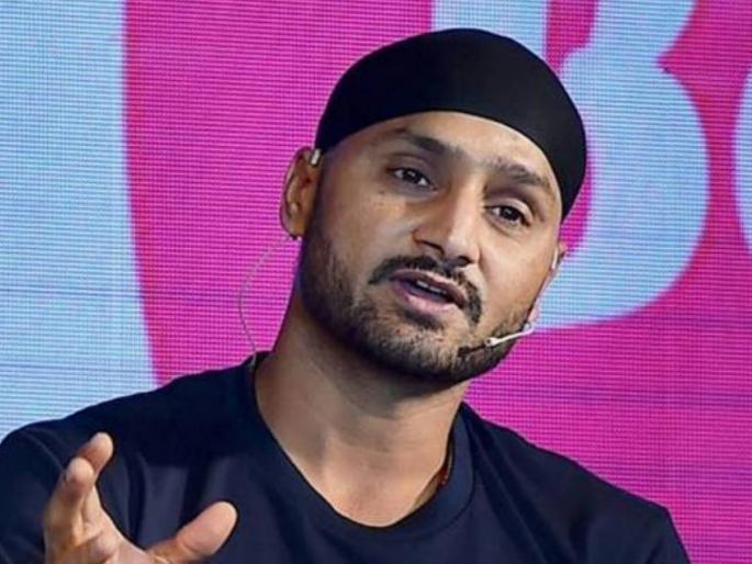 Harbhajan Singh erupted after insulting the turban of a Sikh soldier, demanding action | शीख जवानाच्या पगडीचा अपमान झाल्याने भज्जी भडकला, कारवाईची केली मागणी Harbhajan Singh erupted after insulting the turban of a Sikh soldier, demanding action | शीख जवानाच्या पगडीचा अपमान झाल्याने भज्जी भडकला, कारवाईची केली मागणी