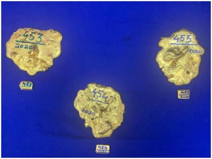 The limit has been reached! They were smuggling gold from private parts of the body and ... | हद्द झाली! त्रिकुट करत होतं सोन्याची तस्करी शरीराच्या खाजगी भागातून अन्... The limit has been reached! They were smuggling gold from private parts of the body and ... | हद्द झाली! त्रिकुट करत होतं सोन्याची तस्करी शरीराच्या खाजगी भागातून अन्...