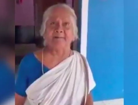 parvathy amma loses customers in pandemic kerala twitter wants baba ka dhaba miracle | 'बाबा का ढाबा'नंतर परिस्थितीशी लढणाऱ्या पार्वती अम्मांचा Video व्हायरल, 'तशाच' चमत्काराची अपेक्षा parvathy amma loses customers in pandemic kerala twitter wants baba ka dhaba miracle | 'बाबा का ढाबा'नंतर परिस्थितीशी लढणाऱ्या पार्वती अम्मांचा Video व्हायरल, 'तशाच' चमत्काराची अपेक्षा