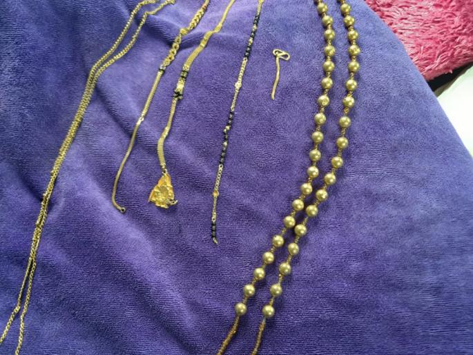 Duty performed by police despite being on leave; While he was with his wife, he chased the gold chain thieves | रजेवर असूनही पोलिसाने बजावले कर्तव्य; पत्नीसोबत असतानाही केला सोनसाखळी चोरांचा पाठलाग