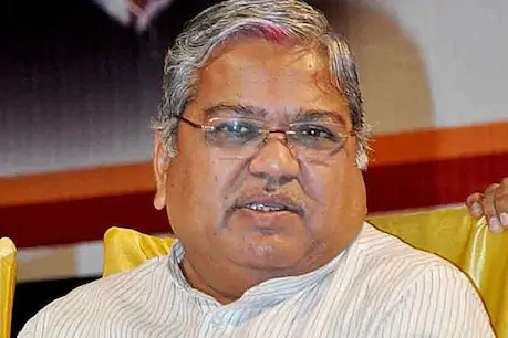 coronavirus: Coronavirus infects 8 members of Karnataka Deputy CM's family, son on ventilator | coronavirus: कर्नाटकच्या उपमुख्यमंत्र्यांसह कुटुंबातील ८ जणांना कोरोनाचा संसर्ग, मुलगा व्हेंटिलेटरवर coronavirus: Coronavirus infects 8 members of Karnataka Deputy CM's family, son on ventilator | coronavirus: कर्नाटकच्या उपमुख्यमंत्र्यांसह कुटुंबातील ८ जणांना कोरोनाचा संसर्ग, मुलगा व्हेंटिलेटरवर