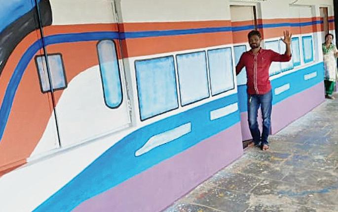 Bullet train arrives at a school in Adivasi Wadi at Varne Thakurwadi | वर्णे ठाकूरवाडी येथील आदिवासी वाडीतील शाळेत आली बुलेट ट्रेन Bullet train arrives at a school in Adivasi Wadi at Varne Thakurwadi | वर्णे ठाकूरवाडी येथील आदिवासी वाडीतील शाळेत आली बुलेट ट्रेन