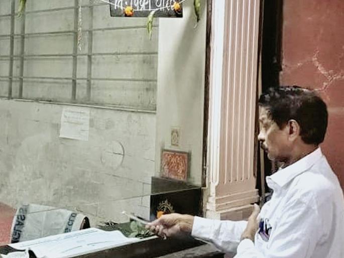 Theatrical ticket waiting for red Marks! | लाल फुल्ल्यांच्या प्रतीक्षेत नाट्यगृहांची तिकीटबारी! Theatrical ticket waiting for red Marks! | लाल फुल्ल्यांच्या प्रतीक्षेत नाट्यगृहांची तिकीटबारी!