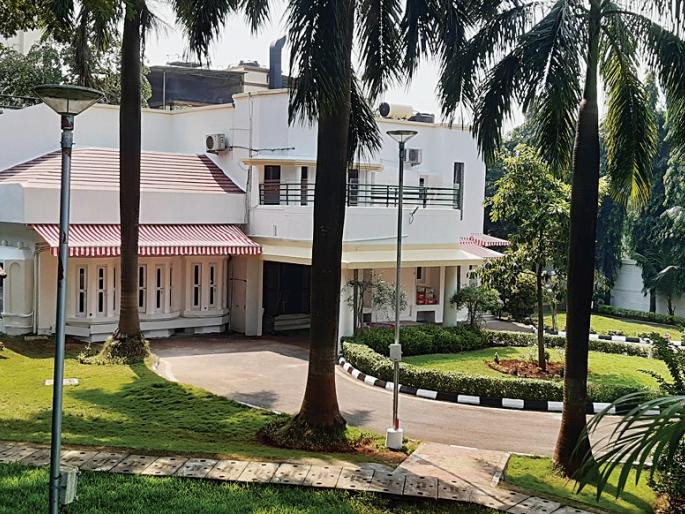 Discussion of missing material from the residence of Navi Mumbai Municipal Commissioner | नवी मुंबई मनपा आयुक्तांच्या निवासस्थानातून साहित्य गहाळ झाल्याची चर्चा Discussion of missing material from the residence of Navi Mumbai Municipal Commissioner | नवी मुंबई मनपा आयुक्तांच्या निवासस्थानातून साहित्य गहाळ झाल्याची चर्चा
