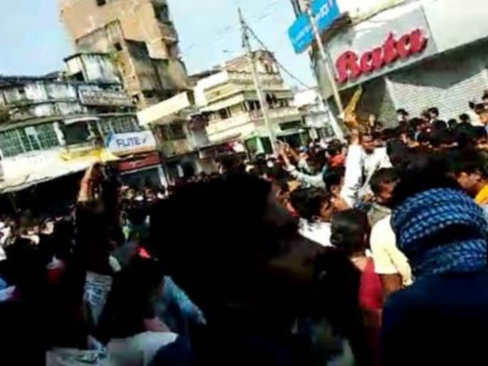 Violence in Bihar! Police station fired by crowd , removing DM - SP by election Commission | बिहार पेटलं! मूर्ती विसर्जनावेळी जमावाने जाळले पोलीस स्टेशन, निवडणूक आयोगाने हटवले DM, SP Violence in Bihar! Police station fired by crowd , removing DM - SP by election Commission | बिहार पेटलं! मूर्ती विसर्जनावेळी जमावाने जाळले पोलीस स्टेशन, निवडणूक आयोगाने हटवले DM, SP