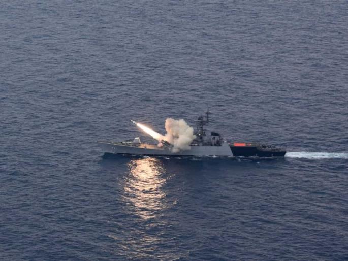 Naval anti-ship missile test, accurate target in the Bay of Bengal | नौदलाची जहाजभेदी क्षेपणास्त्राची चाचणी, बंगालच्या उपसागरात अचूक साधला निशाणा Naval anti-ship missile test, accurate target in the Bay of Bengal | नौदलाची जहाजभेदी क्षेपणास्त्राची चाचणी, बंगालच्या उपसागरात अचूक साधला निशाणा