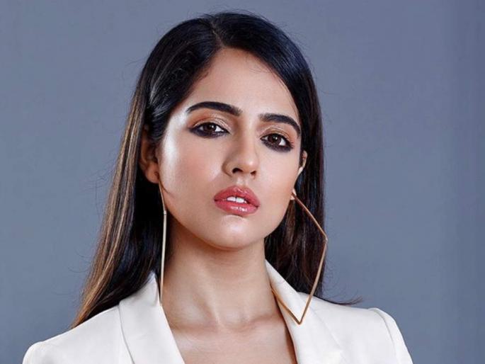 ... so actress Malvi Malhaetra survived | ...म्हणून अभिनेत्री मालवी मल्हाेत्रा वाचली ... so actress Malvi Malhaetra survived | ...म्हणून अभिनेत्री मालवी मल्हाेत्रा वाचली