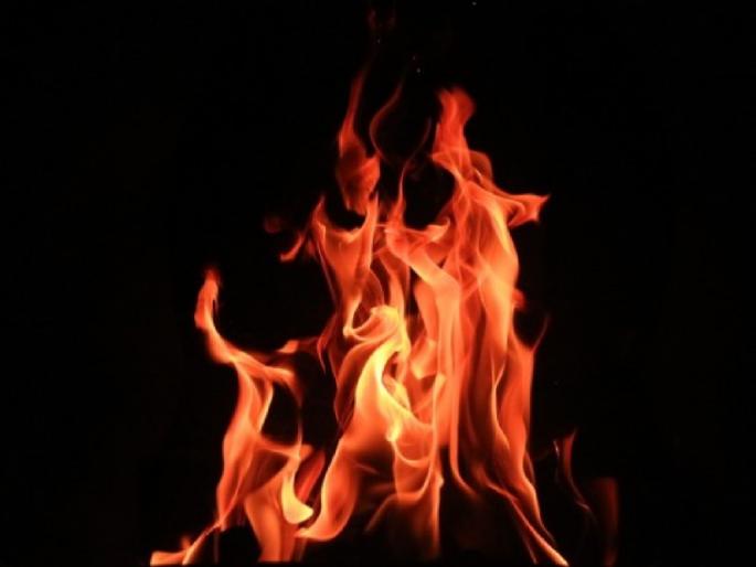 Disgrace to mother and son relationship! The birth mother was burnt alive by her son and daughter in law | मायलेकाच्या नात्याला काळिमा! जन्मदात्या आईला मुलाने अन् सुनेनं जिवंत जाळले Disgrace to mother and son relationship! The birth mother was burnt alive by her son and daughter in law | मायलेकाच्या नात्याला काळिमा! जन्मदात्या आईला मुलाने अन् सुनेनं जिवंत जाळले