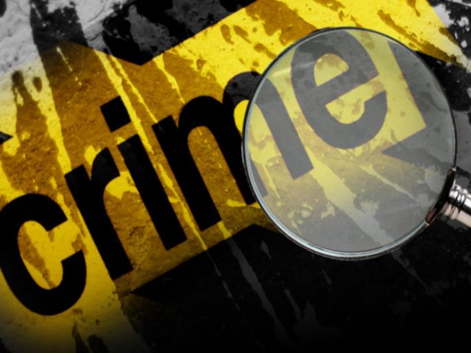 Husband stabs his wife with an axe on suspicion of having an extramarital affair | विवाहबाह्य संबंध असल्याच्या संशयावरून पतीने पत्नीवर कुऱ्हाडीने घातला घाव अन्... 