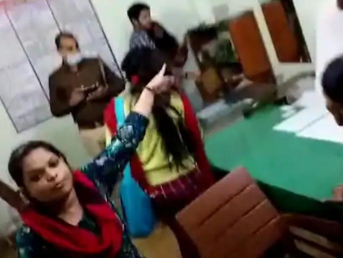 woman in live in relationship celebrate karwa chauth beaten up by family | प्रियकरासाठी करवाचौथचं व्रत ठेवणं पडलं महागात, कुटुंबीयांनी केली बेदम मारहाण; Video व्हायरल woman in live in relationship celebrate karwa chauth beaten up by family | प्रियकरासाठी करवाचौथचं व्रत ठेवणं पडलं महागात, कुटुंबीयांनी केली बेदम मारहाण; Video व्हायरल