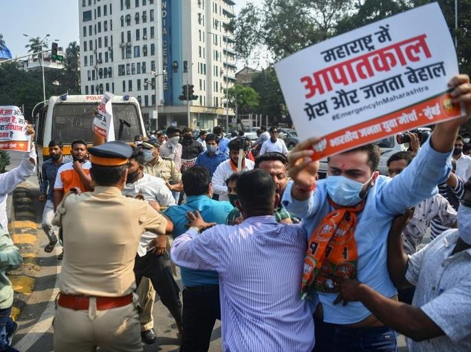 ... so what happened in America will not take long to be repeated in India - Saamana editorial | "...तर अमेरिकेत जे घडले त्याची भारतात पुनरावृत्ती व्हायला वेळ लागणार नाही"