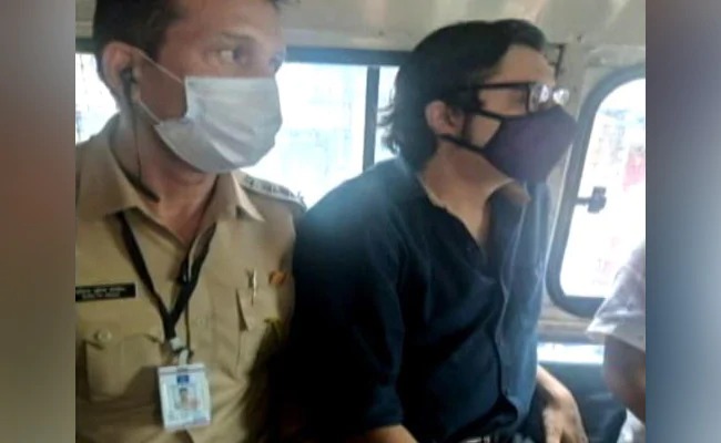 Republic of India editor Arnab Goswami sent to Taloja jail | रिपब्लिक भारतचे संपादक अर्णब गोस्वामी यांची तळोजा कारागृहात रवानगी