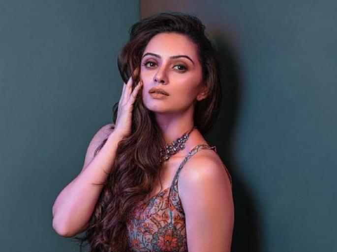 Shruti marathe shared a photo without a makeup look | श्रुती मराठेने शेअर केला विना मेकअप लूकमधला फोटो, चाहते झाले तिच्यावर फिदा