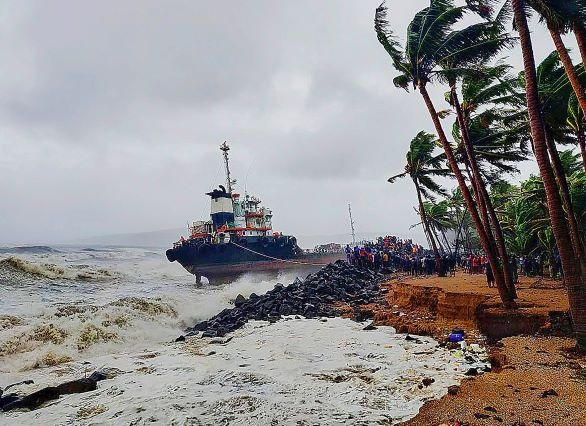 The central government provided only Rs 268 crore to help with the damage caused by the cyclone Nisarg | केंद्राचा दुजाभाव? निसर्ग चक्रीवादळातील नुकसानीच्या मदतीपोटी दिले केवळ २६८ कोटी The central government provided only Rs 268 crore to help with the damage caused by the cyclone Nisarg | केंद्राचा दुजाभाव? निसर्ग चक्रीवादळातील नुकसानीच्या मदतीपोटी दिले केवळ २६८ कोटी