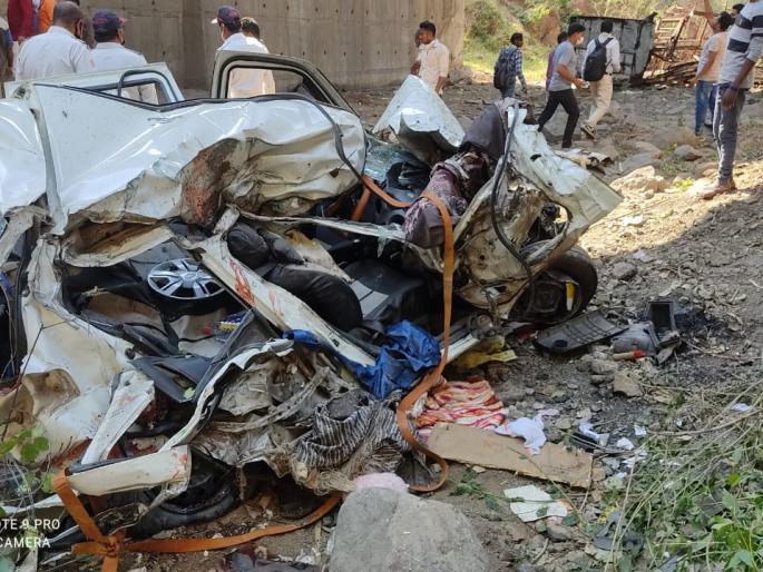 Three killed, car smashed in Kondaibari Ghat of dhule surat express highway | भयंकर! कोंडाईबारी घाटात भीषण अपघातात तिघांचा मृत्यू, कारचा चक्काचूर  Three killed, car smashed in Kondaibari Ghat of dhule surat express highway | भयंकर! कोंडाईबारी घाटात भीषण अपघातात तिघांचा मृत्यू, कारचा चक्काचूर