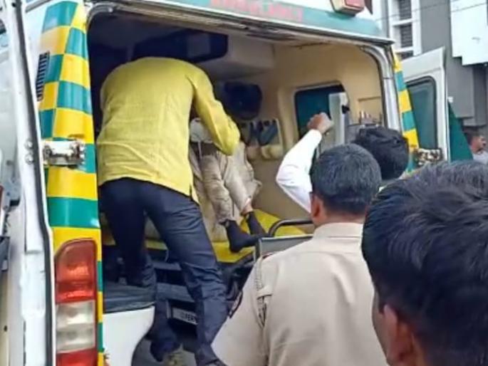 After the acid attack, the young woman was thrown alive by throwing petrol, the young woman died | अॅसिड हल्ल्यानंतर तरूणीला पेट्रोल टाकून जिवंत जाळले, तरुणीचा मृत्यू After the acid attack, the young woman was thrown alive by throwing petrol, the young woman died | अॅसिड हल्ल्यानंतर तरूणीला पेट्रोल टाकून जिवंत जाळले, तरुणीचा मृत्यू