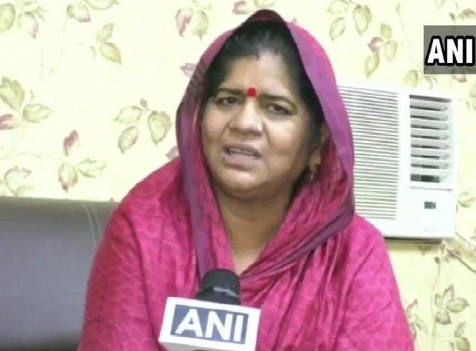 mp congress leader sajjan singh verma commented on item comment on imarti devi | "इमरती देवी जिलेबी बनल्या", काँग्रेस नेत्याने लगावला सणसणीत टोला mp congress leader sajjan singh verma commented on item comment on imarti devi | "इमरती देवी जिलेबी बनल्या", काँग्रेस नेत्याने लगावला सणसणीत टोला