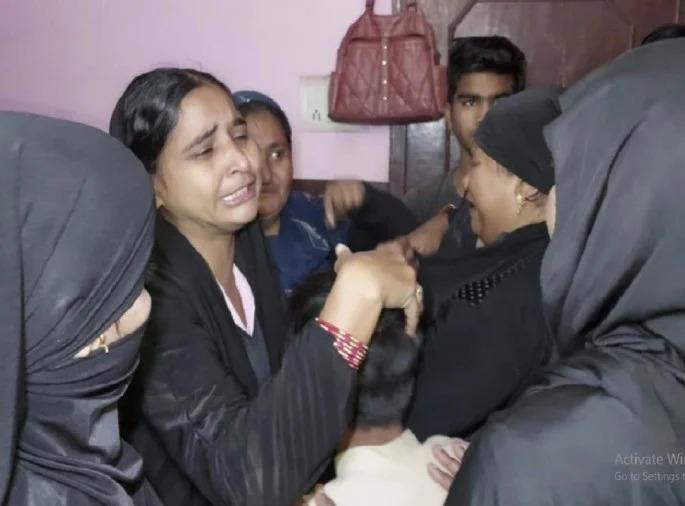 The chicken was not made so the girlfriend was strangled to death, stirring up the family | चिकन नाही बनवले म्हणून प्रेयसीचा गळा आवळून केली हत्या, कुटुंबात हळहळ  The chicken was not made so the girlfriend was strangled to death, stirring up the family | चिकन नाही बनवले म्हणून प्रेयसीचा गळा आवळून केली हत्या, कुटुंबात हळहळ