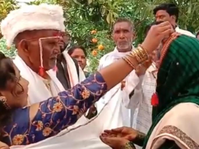 After 65 years the elderly couple remarries in maharashtra the video is very cute | लय भारी! मराठमोळ्या दाम्पत्याने ६५ वर्षांनी पुन्हा लग्न केलं; पाहा झक्कास व्हिडीओ After 65 years the elderly couple remarries in maharashtra the video is very cute | लय भारी! मराठमोळ्या दाम्पत्याने ६५ वर्षांनी पुन्हा लग्न केलं; पाहा झक्कास व्हिडीओ