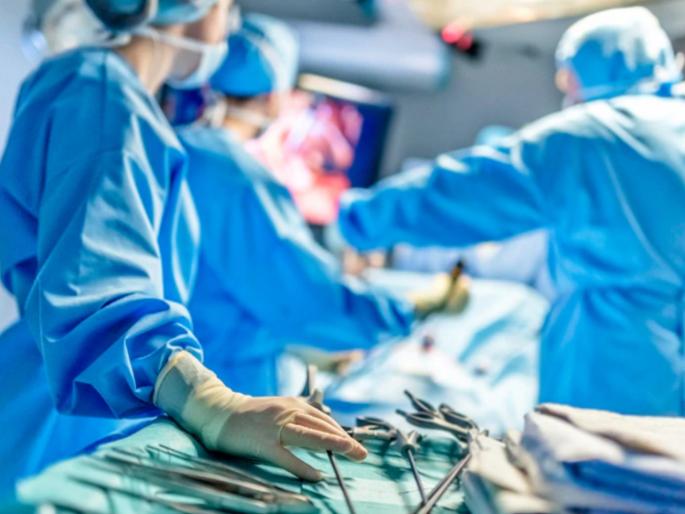 andhra pradesh patient watches bigg boss as doctors perform open brain surgery on him | भारीच! लॅपटॉपवर "तो" बिग बॉस पाहत होता अन् डॉक्टरांनी केली 'ओपन ब्रेन सर्जरी' andhra pradesh patient watches bigg boss as doctors perform open brain surgery on him | भारीच! लॅपटॉपवर "तो" बिग बॉस पाहत होता अन् डॉक्टरांनी केली 'ओपन ब्रेन सर्जरी'