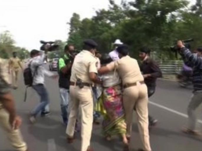 Shocking! Attempt of self-immolation of 'that' couple outside the assembly | धक्कादायक! विधानसभेबाहेर 'त्या' दाम्पत्याचा आत्मदहनाचा प्रयत्न Shocking! Attempt of self-immolation of 'that' couple outside the assembly | धक्कादायक! विधानसभेबाहेर 'त्या' दाम्पत्याचा आत्मदहनाचा प्रयत्न