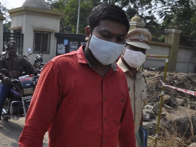 Suspended Government Employee Arrested in fraud | नोकरीच्या आमिषाने अनेकांना गंडवणारा निलंबित सरकारी कर्मचारी अटकेत  Suspended Government Employee Arrested in fraud | नोकरीच्या आमिषाने अनेकांना गंडवणारा निलंबित सरकारी कर्मचारी अटकेत