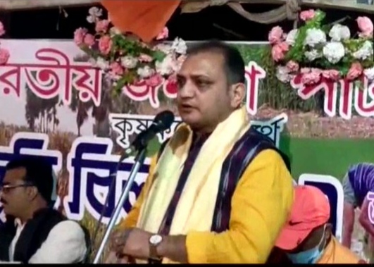 bjp raju banerjee attacks tmc says police not extending help will make them lick boots | "बंगालमध्ये भाजपाचं सरकार आलं तर पोलिसांना बूट चाटायला लावू" bjp raju banerjee attacks tmc says police not extending help will make them lick boots | "बंगालमध्ये भाजपाचं सरकार आलं तर पोलिसांना बूट चाटायला लावू"