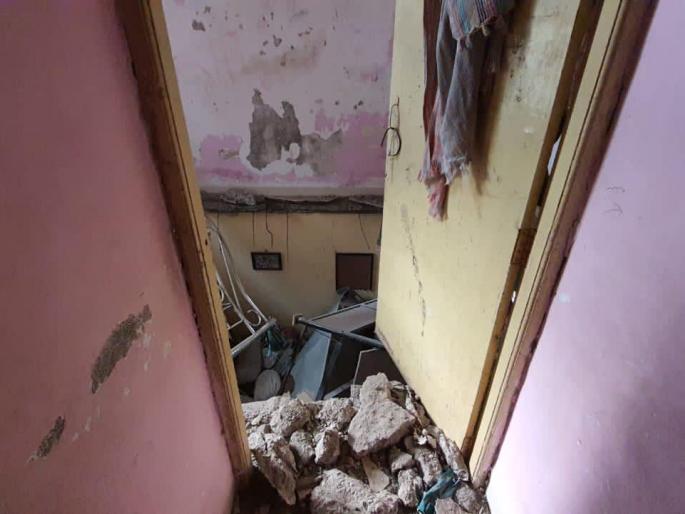 A slab of a building collapsed at Kopar Khairane, injuring four people | कोपर खैरणे येथे इमारतीचा स्लॅब कोसळला, चौघेजण जखमी  A slab of a building collapsed at Kopar Khairane, injuring four people | कोपर खैरणे येथे इमारतीचा स्लॅब कोसळला, चौघेजण जखमी