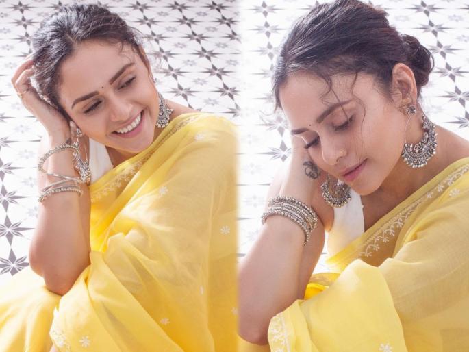 Amrita khanvilkar looks just as beautiful without makeup look | विना मेकअप लूकमध्येही अमृता खानविलकर दिसते तितकीच सुंदर, फोटोवर खिळल्या साऱ्यांच्या नजरा Amrita khanvilkar looks just as beautiful without makeup look | विना मेकअप लूकमध्येही अमृता खानविलकर दिसते तितकीच सुंदर, फोटोवर खिळल्या साऱ्यांच्या नजरा