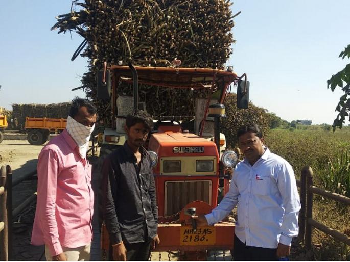 by Barcode system disciplines cane transportation system; Technology saves farmers time and labor | बारकोड प्रणालीमुळे ऊस वाहतूक यंत्रणेला लागली शिस्त; तंत्रज्ञानामुळे शेतकऱ्यांच्या वेळ आणि श्रमाची बचत